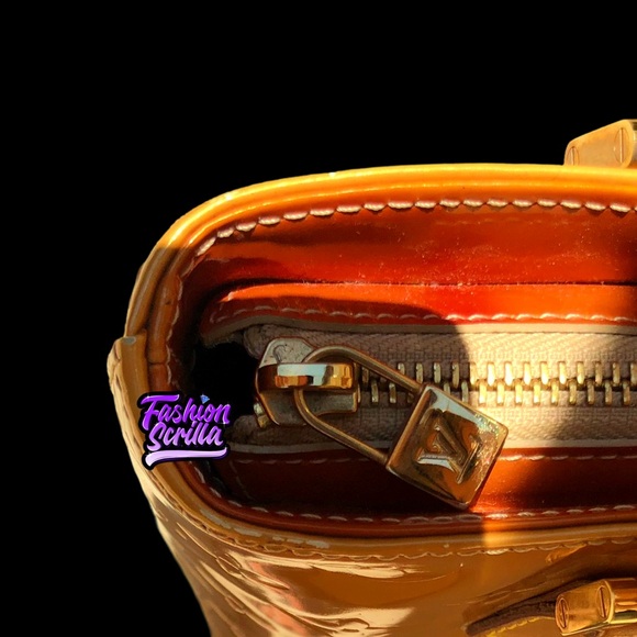 Louis Vuitton Vintage Authentic Gold Yellow Patent Leather Tote bag - Picture 3 of 16